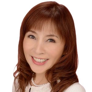 話し方&マナー講師。元アナウンサー。バラエティ番組やラジオのナビゲーターなどを務めた後独立し、話し方＆マナー教室「TALK NAVI」を設立。現在はプライベートレッスンを中心に、NHKカルチャースクール、ツヴァイ講師としてセミナーや講演活動を行っている。専門分野は、話し方、コミュニケーション、マナー、ボイストレーニング。婚活コンサルタントとしても活動中。