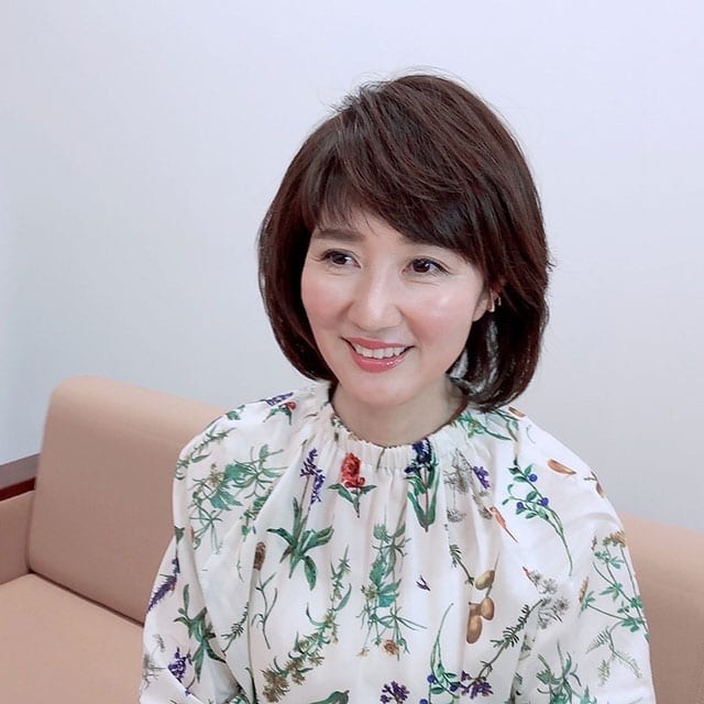 ジャーナリスト。東海大学客員教授。日本テレビ報道記者、キャスターとして教育・子育て課題を取材。著書「いじめで死なせない」（新潮社）。「スウェーデンに学ぶ『幸せな子育て』」（三笠書房）