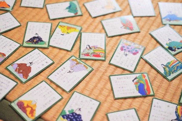 小さな子供も楽しめる百人一首のいろいろな遊び方やルール Chanto Web 小さな子供も楽しめる百人一首のいろいろな遊び方やルール Chanto Web