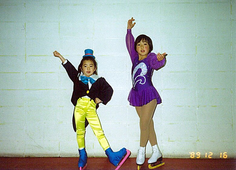 幼少期の村主章枝さんと妹