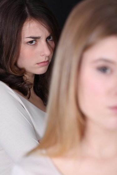 その会話が地雷！働くママが友達に嫉妬される言動