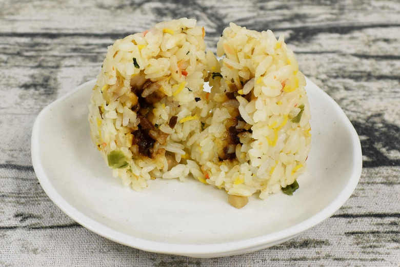 ファミマのおすすめおにぎり6「ちらし寿司むすび」の画像４