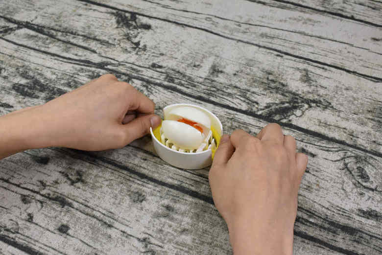 セリアのおすすめキッチン用品「3way卵切り器」の商品画像2