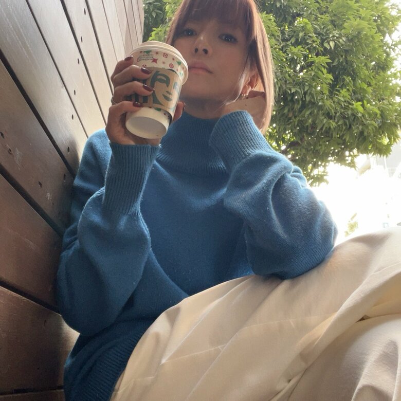 スキマ時間に飲むラテ「朝から洗濯物に食器洗いに…このひと息が大切です」