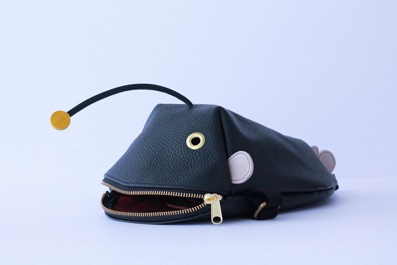 チョウチンアンコウボディバッグ