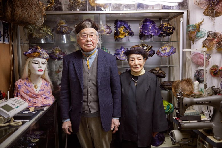 色とりどりのマキシマクラウンをバックに