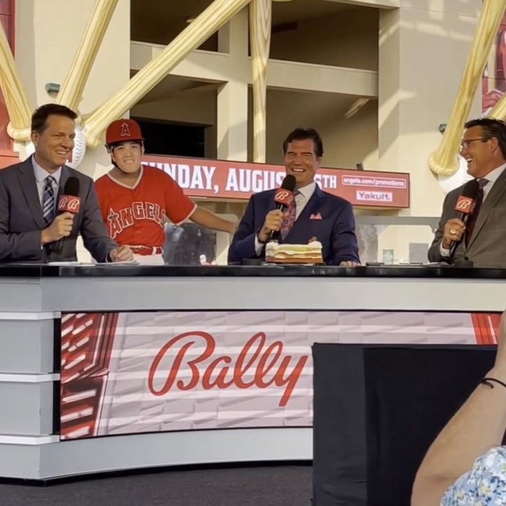 2023年、試合前中継Bally-Sportsに出演したミニタニさん