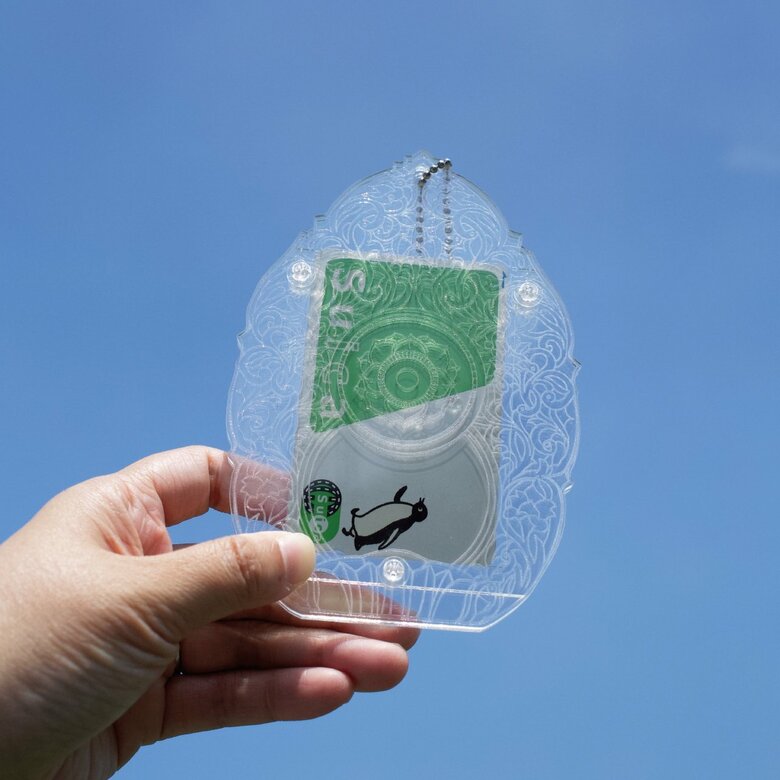 神々しさと透明感が鮮やか！免許証や写真入れにもなる『光背パスケース』を商品化