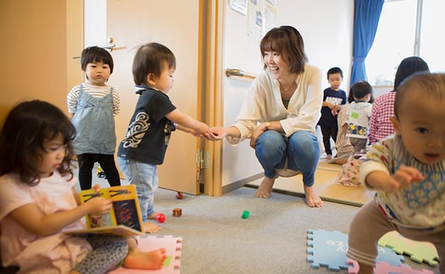 2016年10月、石巻の仮設開成団地内のグループホームを借りて行った子育てサロン「ボンボンカフェ」での様子