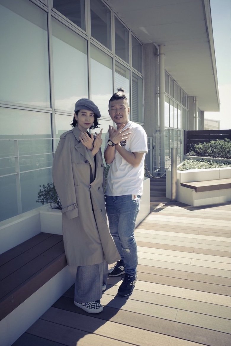 おそろいのポーズで仲良しショット