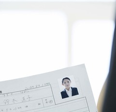 写真写りの悪さは○○を外すだけで改善する！？証明写真を盛る5つのポイントとは