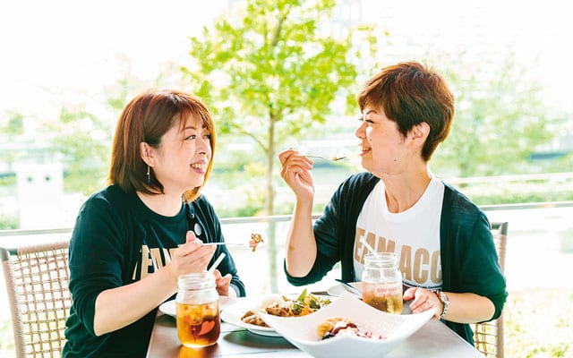 柴田さん（左）と猫舌さん