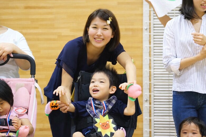 周囲の明るいママたちに支えられてきたという