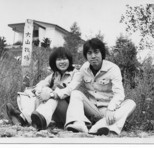 「対等な関係が心地よかった」という二人の初々しいツーショット