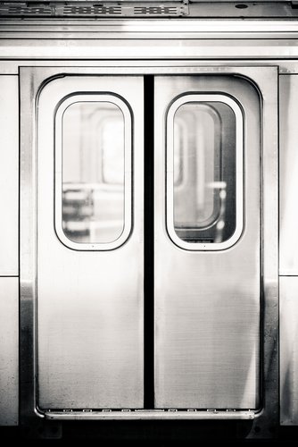 ライター：小中島 浩昭
出版社の編集者を経て、フリーのマネーライターに。ファイナンシャルプランナーの資格を持つ。手間をかけずにお金を貯める方法を模索中。妻、高2、高1の年子、老犬の5人家族。 