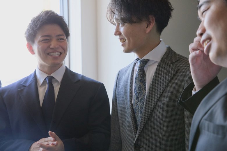 現在は弟とともに会社を経営している