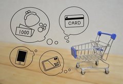 ＜現金派VSカード派＞買い物上手のママはどっち！？