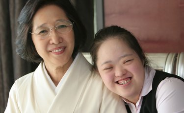 《狂気のような日々》ダウン症の娘の育児 母娘で8か月引きこもるも「52歳で急死した夫」との約束を果たして