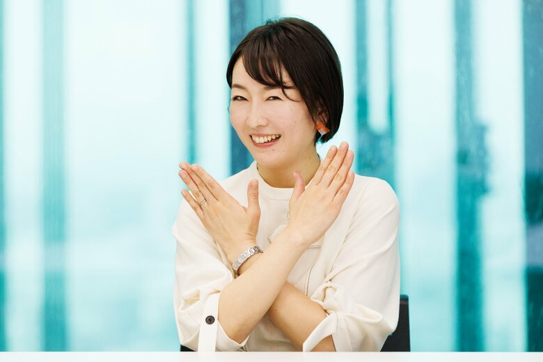 カメラ目線でコミカルなポーズをしてくれる、気さくな人柄も人気