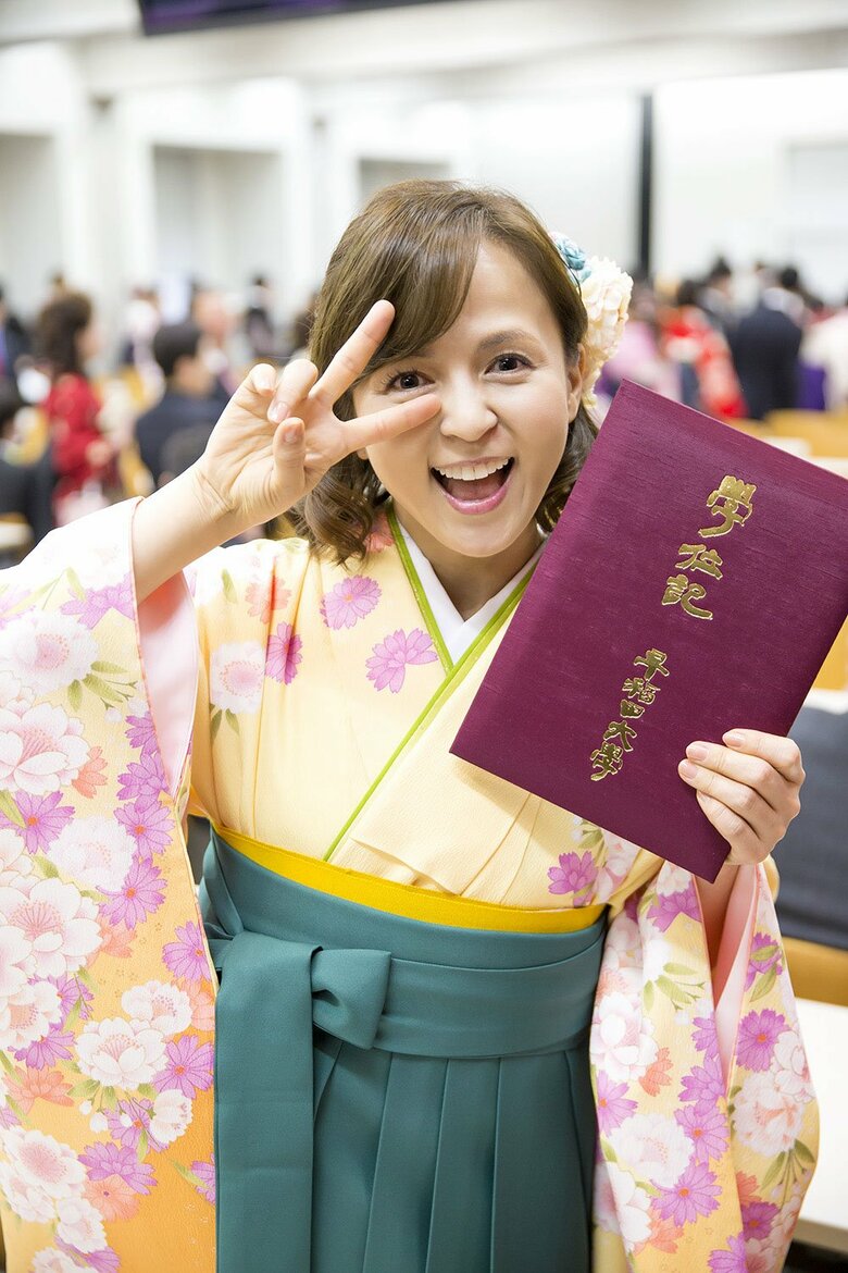 卒業式のピース姿がまぶしい