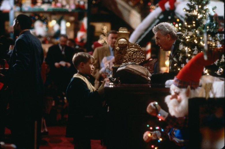 ▲一緒にいるときは疎ましく思っても、離れてしまうと寂しい。失って初めてその大切さに気がつくことがあります。
それは子どもであっても､大人であっても。特に、クリスマスシーズンにひとりぼっちって、考えただけでも寂しいですものね。
(C)2016 Twentieth Century Fox Home Entertainment LLC. All Rights Reserved.