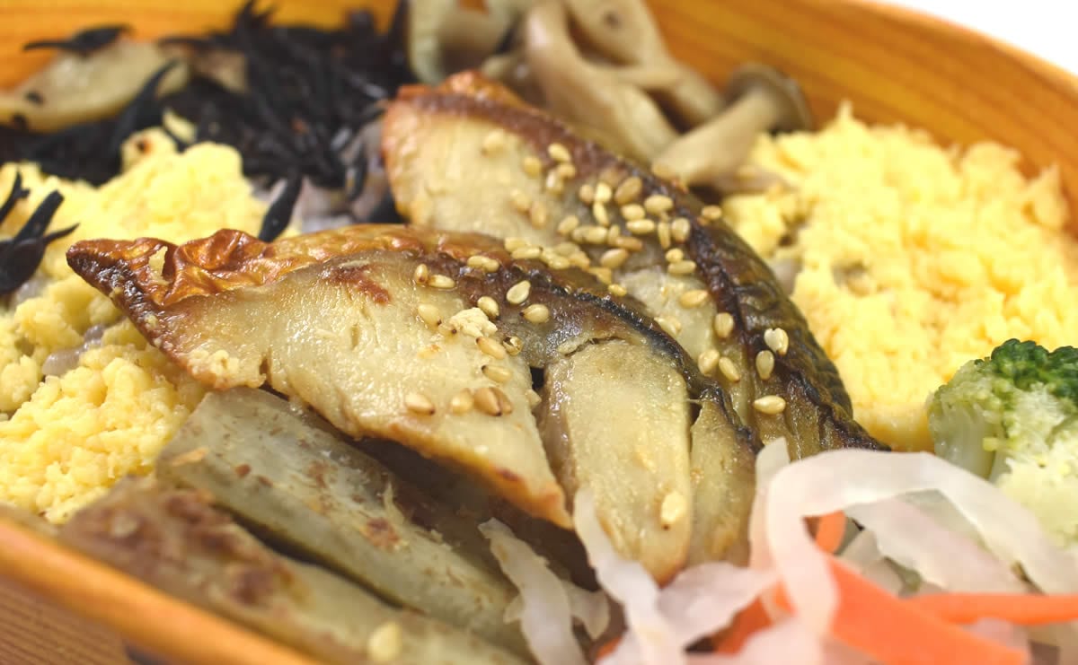 ナチュラルローソンのおすすめお弁当「金華さばのわっぱ風弁」の食レポ画像