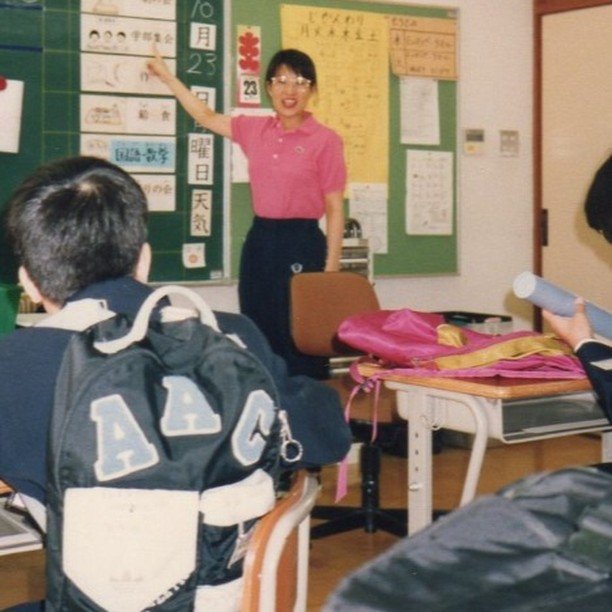 特別支援学校で教育実習中の立石さん