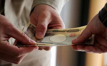 家族から「お金貸して」と頼まれた時に働く心理「…だから迷うのか！」