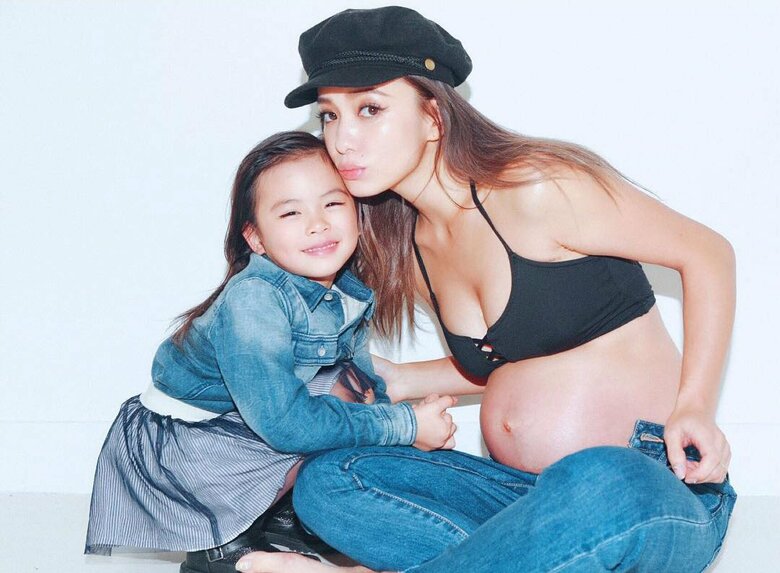 「美人親子！」次男を妊娠中に長女と撮影したマタニティフォト