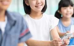 スマホデビューで危険にさらされる子どもの世界