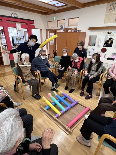 SNSで話題「デイサービスの高齢者が元気になる」自作ゲームの仕掛け人