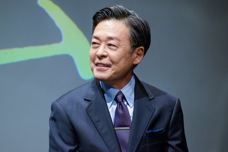 記者会見では役の曽我一馬のように、若い共演者たちを温かく見守る笑顔が印象的だった