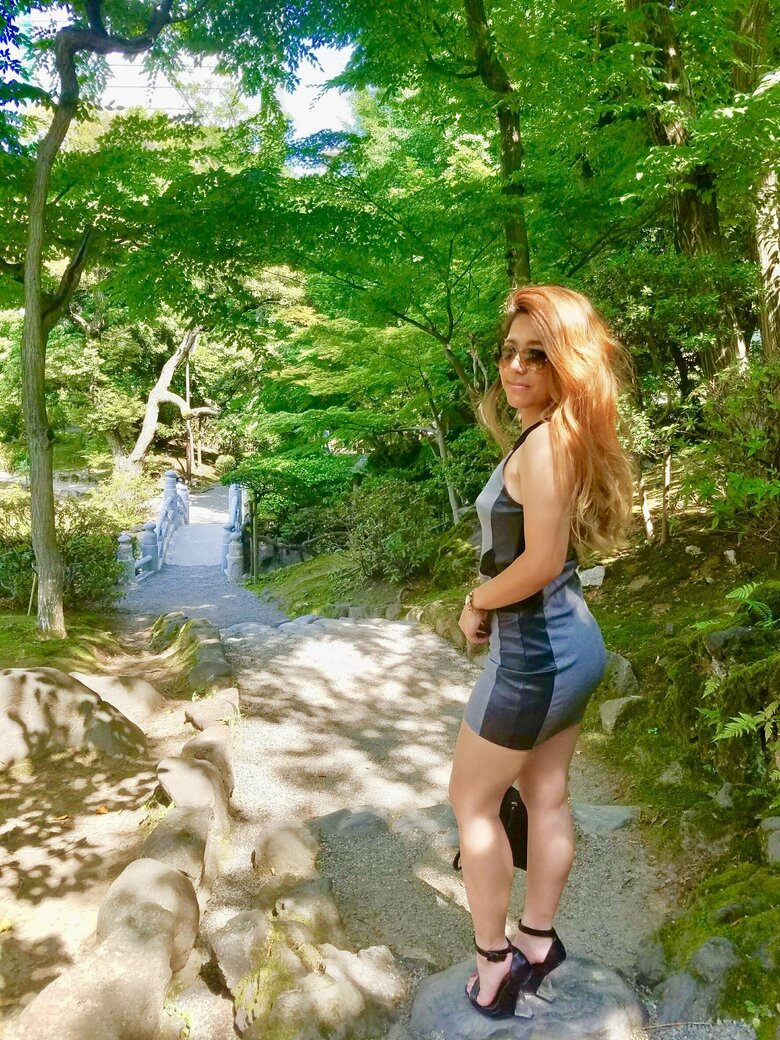 高いハイヒールで山を降りるギャル時代の渋谷さん