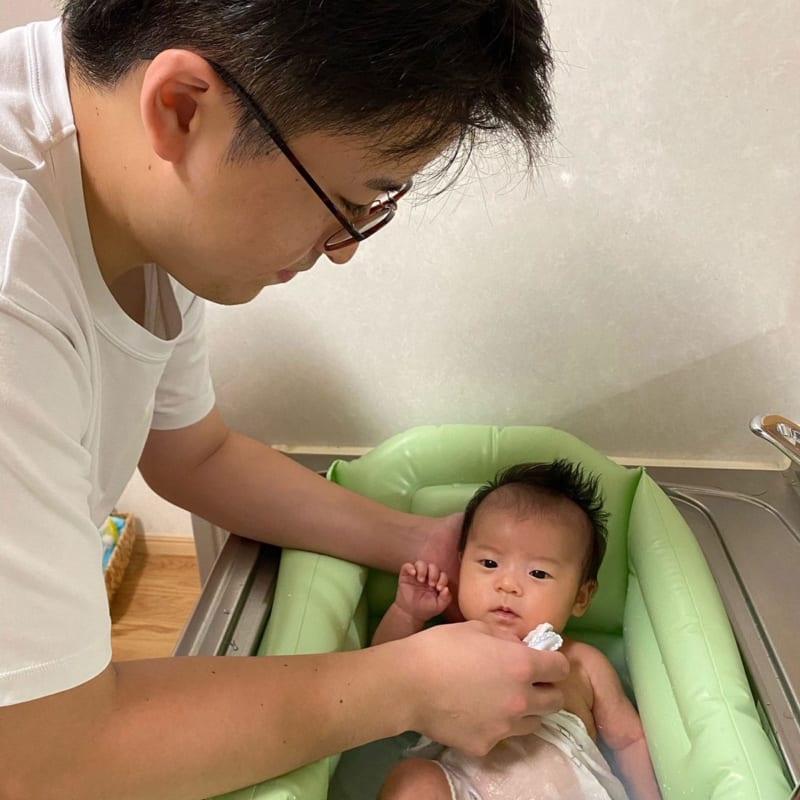 コンビの育児休暇中の男性社員