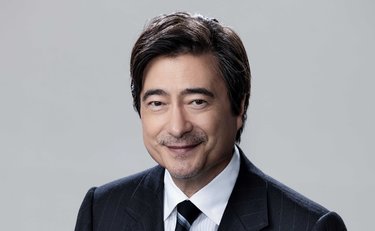 ジョン・カビラ「説明責任を伴わない日本の校則に理不尽さ感じ」アメリカの教育を選択した高校時代と「大人に幻滅した瞬間」