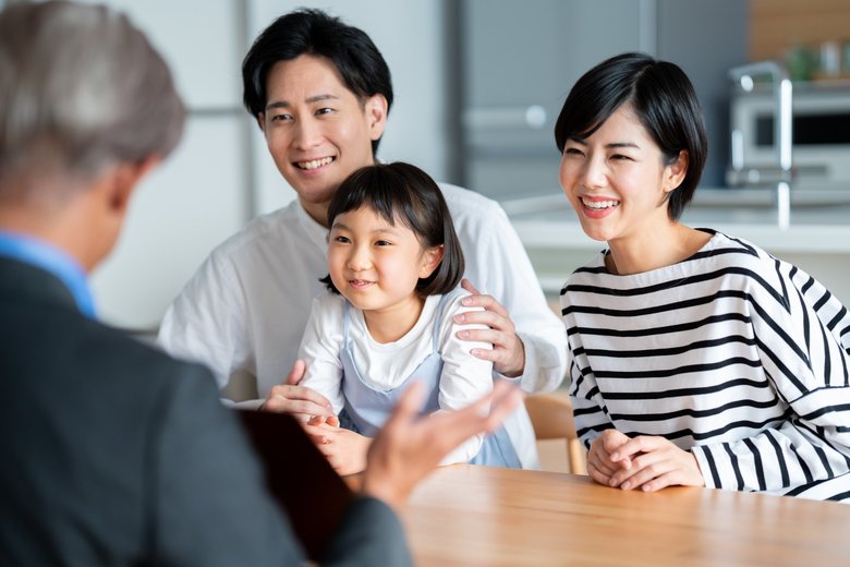 住宅営業のイメージ写真（PIXTA）