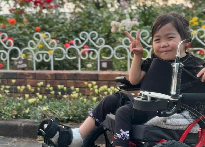 6歳の春。車いすでお出かけ中