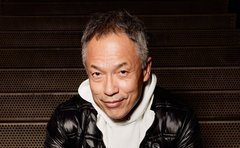 「会社で泳ぐのはもう限界」大手商社の安定を捨て、52歳から笑いの舞台へ。還暦で挑む「最後の賭け」