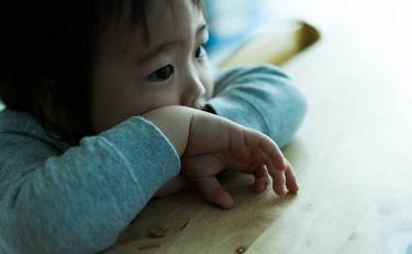 子どもの問題、かんたんに「愛情不足」と言わないで