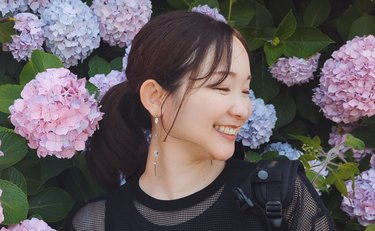 《白髪の私はマイナス》20代から髪に悩む女性が41歳で白髪染めをやめ劇的変化「素の自分をいいと思えることほど強いことはない」