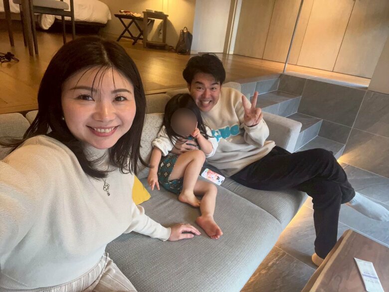 愛が溢れてる！妻と娘との家族ショット
