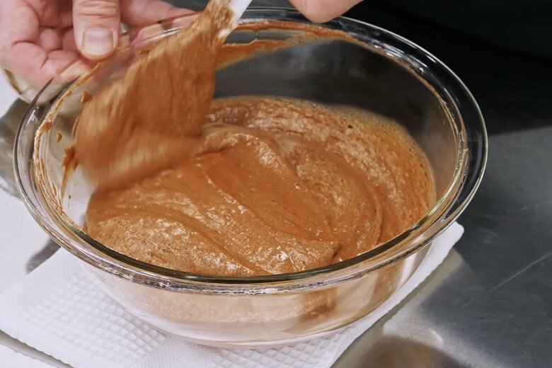 【作り方9】表面に艶が出るまで混ぜたら完成！