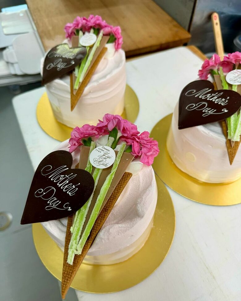 母の日に限定販売した花束のようなデザインのケーキ