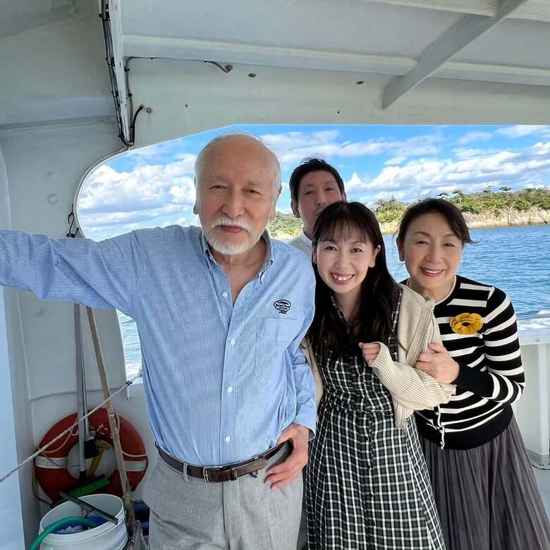 歌声喫茶の活動で訪れた松島で遊覧船乗車。「家族の絆も深めてくれます」