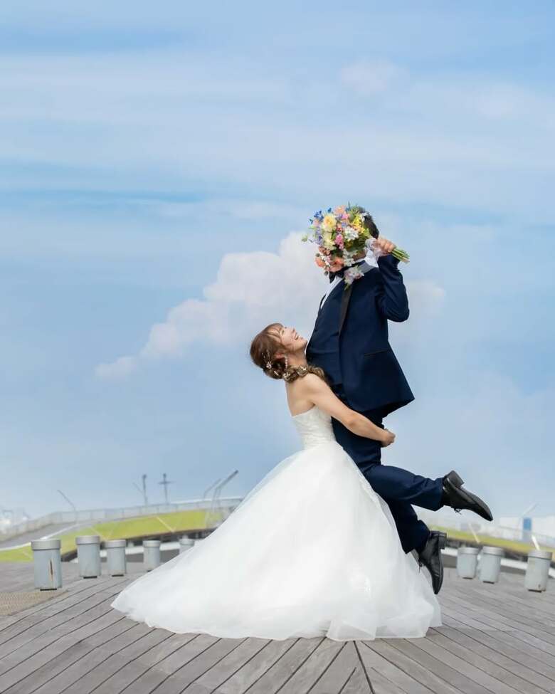 夫も軽々持ち上げて