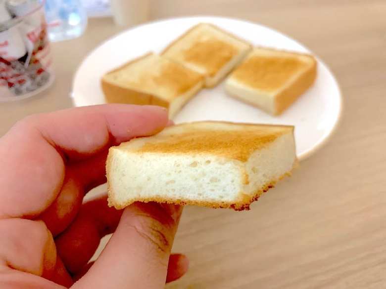 ▲予熱なしのわずか1分でトーストが焼き上がるのには驚かされる
ただし、多少焼きムラができやすい印象