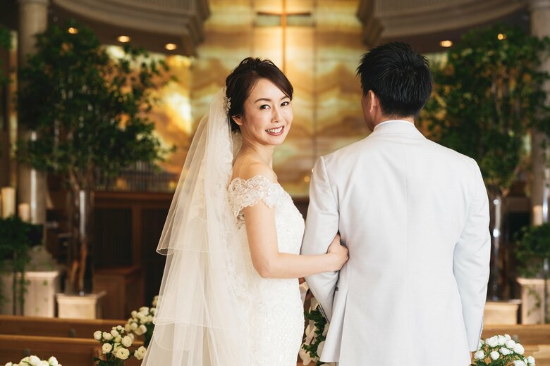 チャーミングな笑顔！ウェディングドレス姿の宮崎さん