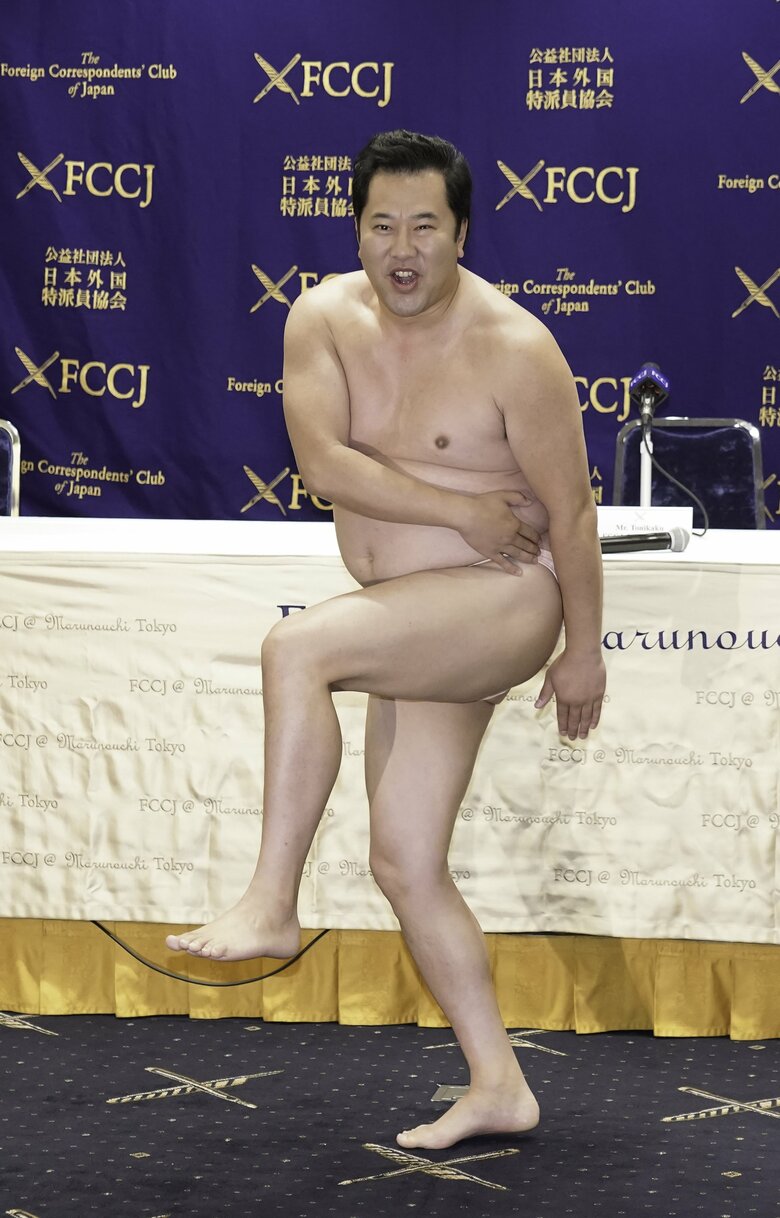 「ゴット・タレント」での活躍を受け、日本外国特派員協会で会見を行った安村さん