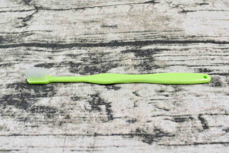 ダイソーのおすすめ商品「磨きやすい 歯ブラシ 先細」の商品画像3