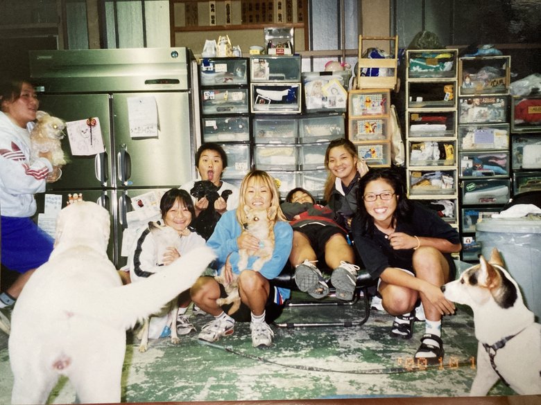 「GAEA JAPAN」入団後、練習生時代の広田さん（いちばん右）